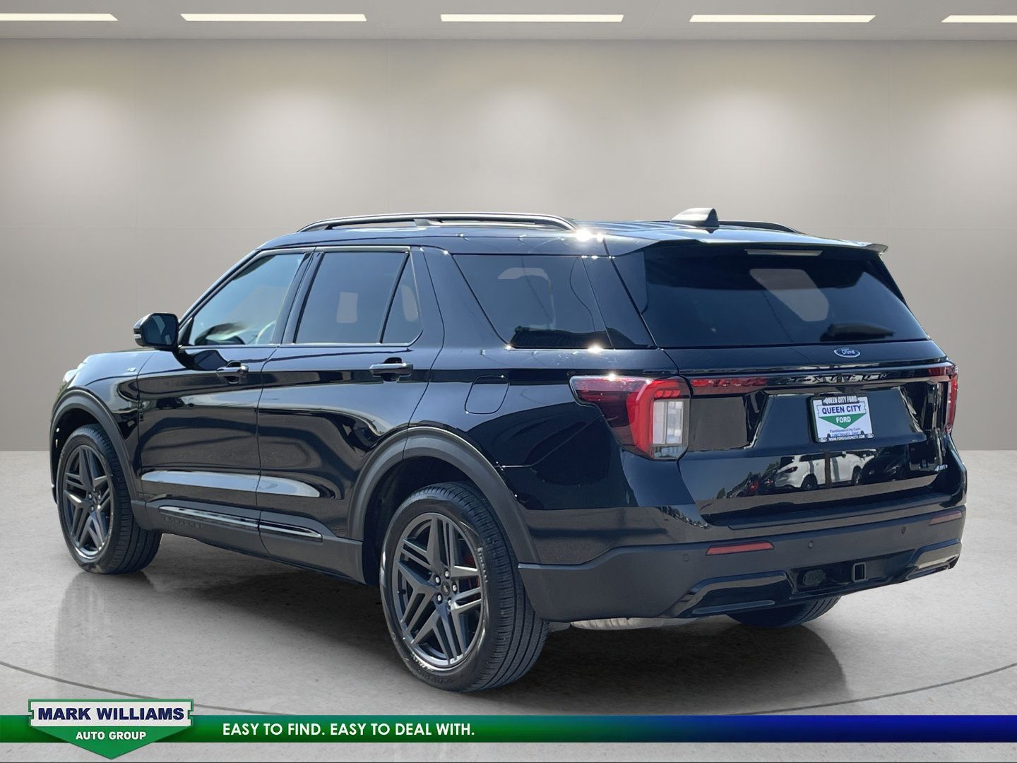 Used 2025 Ford Explorer ST-Line w/ ST-Line Street Pack AWD/4WD image 4