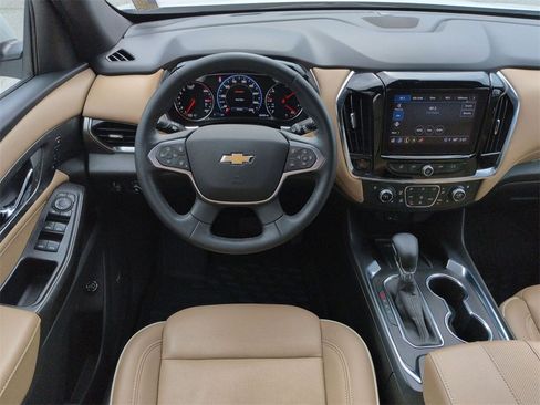 Used 2023 Chevrolet Traverse Premier image 17