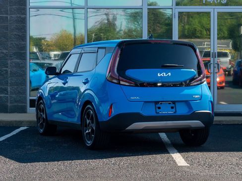 Used 2023 Kia Soul EX image 8