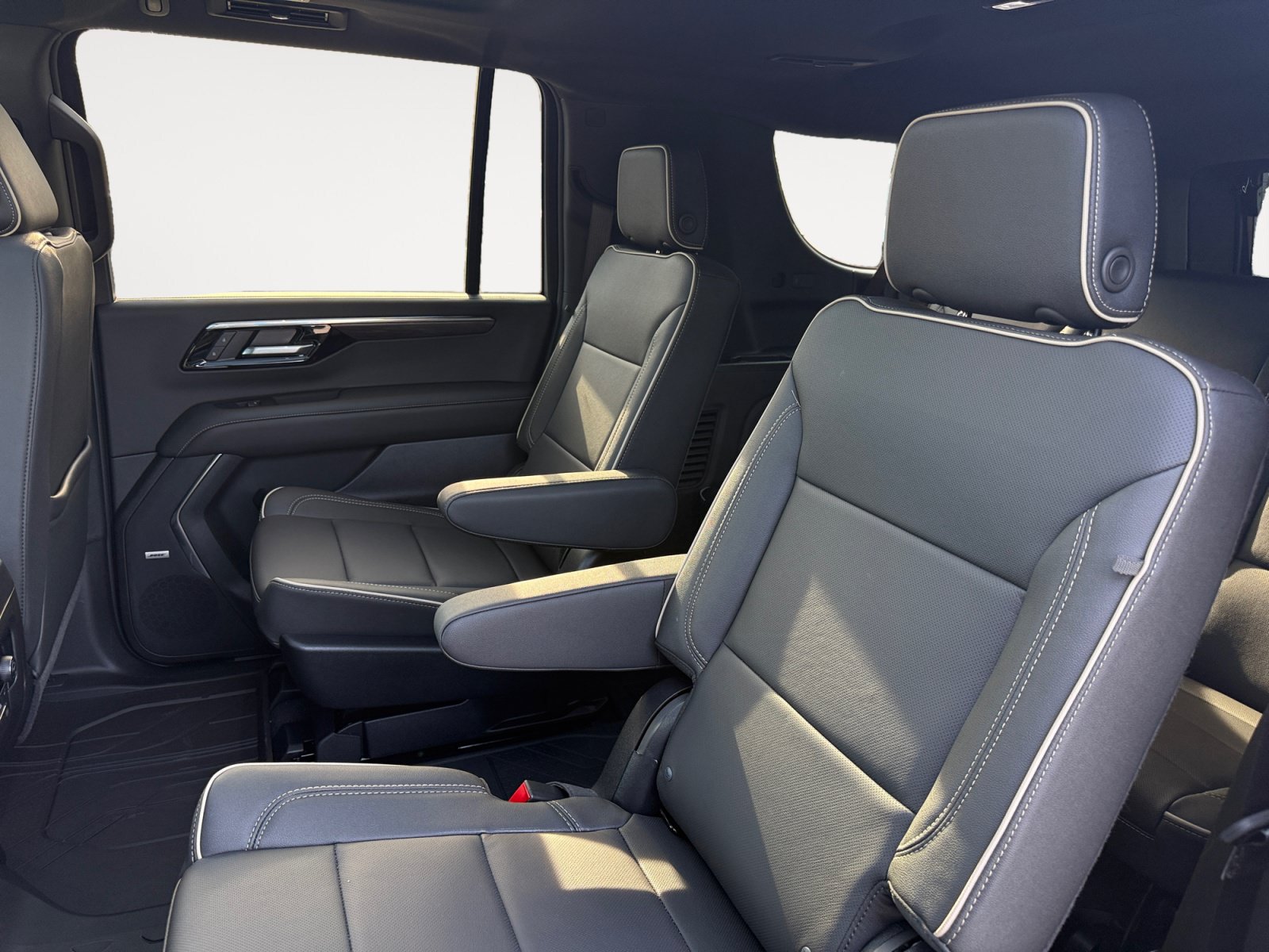 New 2026 Chevrolet Suburban Premier w/ Sun And Tow Package AWD/4WD image 13