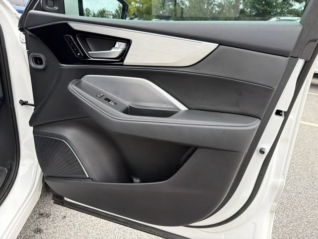 Used 2025 Acura MDX w/ Technology Package FWD image 14