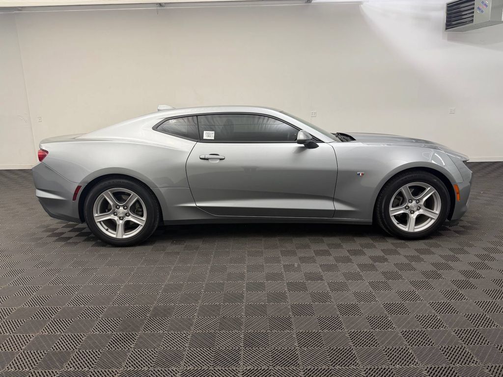 Used 2023 Chevrolet Camaro LT RWD image 8
