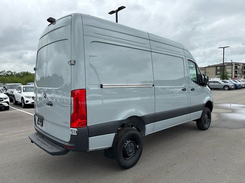 Used 2025 Mercedes-Benz Sprinter 2500 image 5