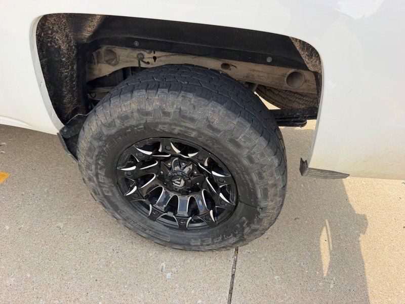 Used 2019 Chevrolet Silverado 1500 LT AWD/4WD image 5