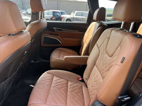 Used 2025 Kia Telluride AWD image 13