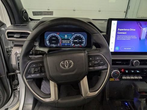 Used 2025 Toyota 4Runner TRD Off-Road Premium AWD/4WD image 17