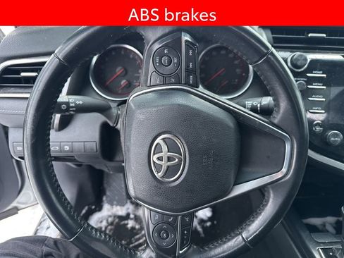 Used 2018 Toyota Camry XSE image 7