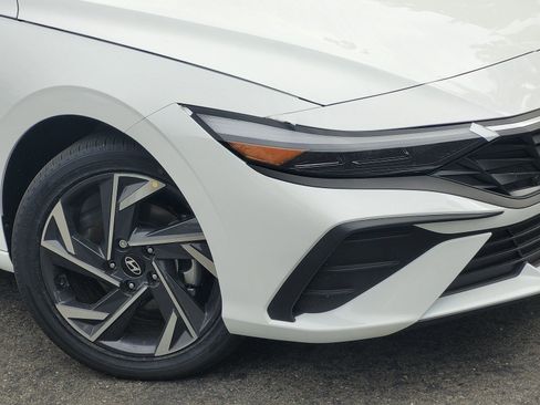 New 2025 Hyundai Elantra SEL image 11