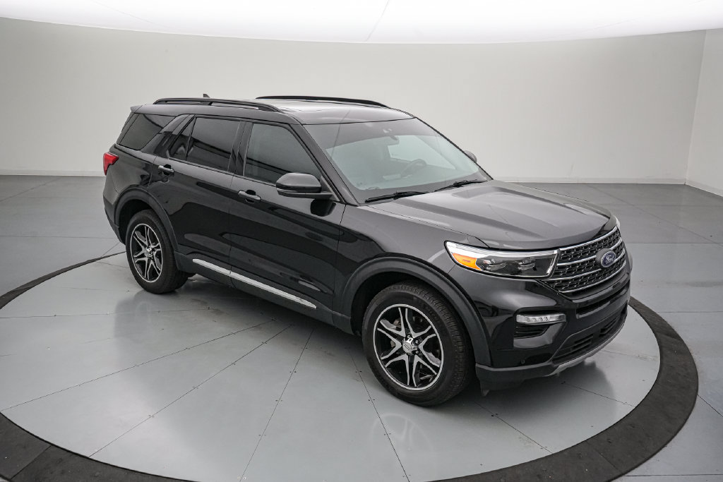 Certified 2024 Ford Explorer XLT w/ Equipment Group 202A AWD/4WD image 2