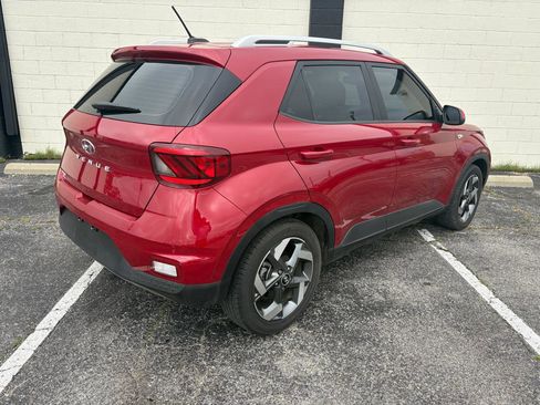 Used 2023 Hyundai Venue SEL FWD image 3