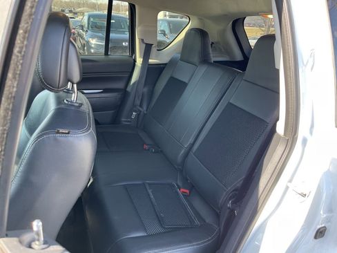 Used 2015 Jeep Compass Latitude image 23