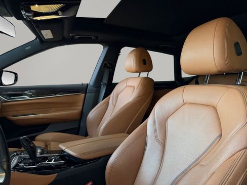 Used 2018 BMW 640i Gran Turismo xDrive image 9