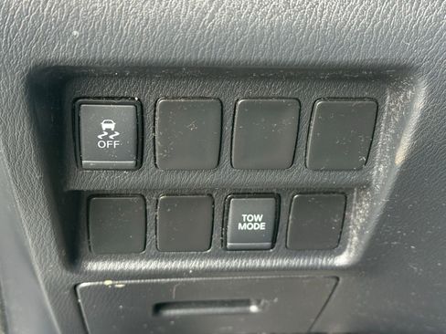 Used 2019 Nissan Pathfinder S image 34