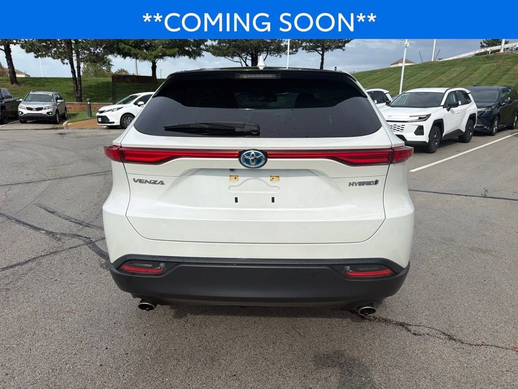 Used 2022 Toyota Venza LE AWD/4WD image 8