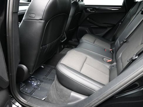 Certified 2025 Porsche Macan image 23