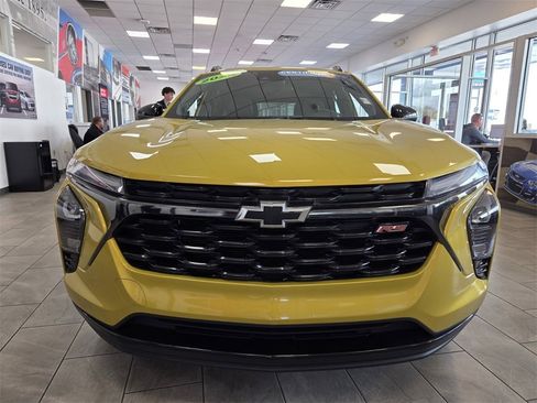 Certified 2024 Chevrolet Trax RS w/ Sunroof Package image 9