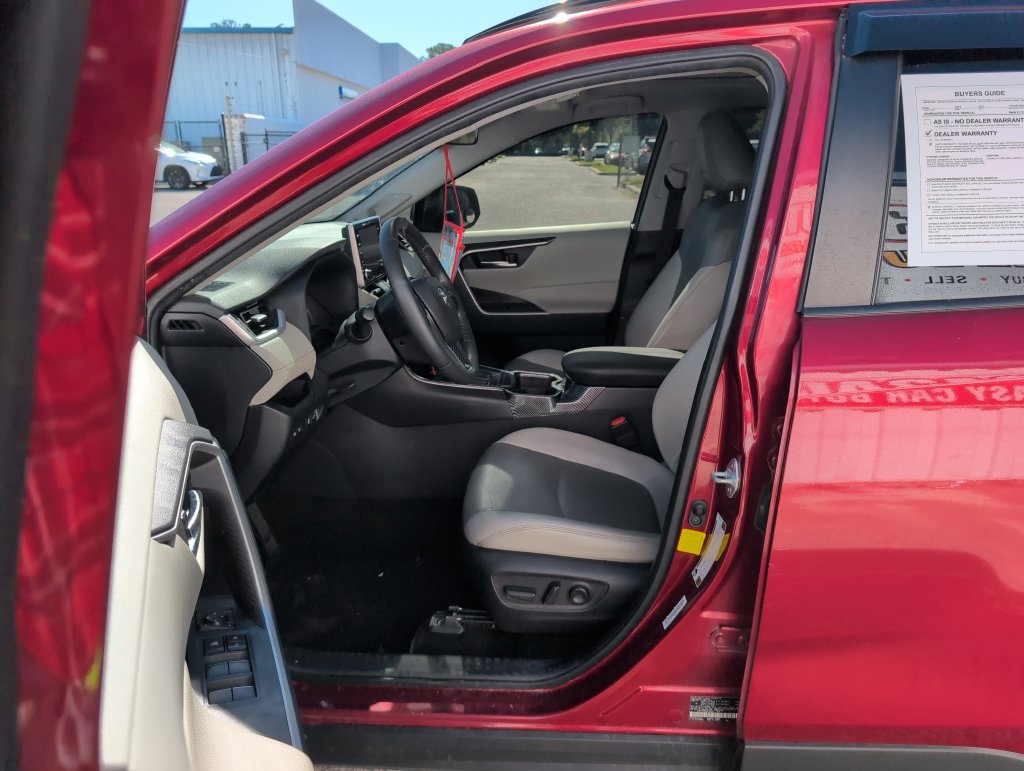 Used 2019 Toyota RAV4 XLE Premium w/ Cold Weather Package FWD image 11