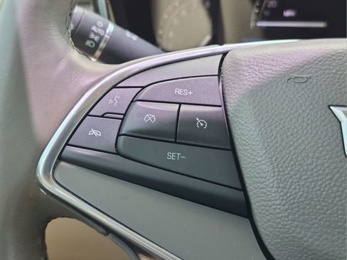 Used 2017 Cadillac XT5 Luxury w/ Driver Awareness Package FWD image 13