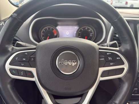Used 2017 Jeep Cherokee Trailhawk image 19