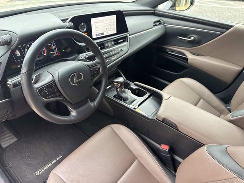 Used 2024 Lexus ES 350 w/ Premium Package image 22