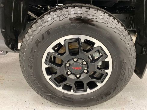 Used 2024 Toyota Tacoma TRD Off-Road image 12