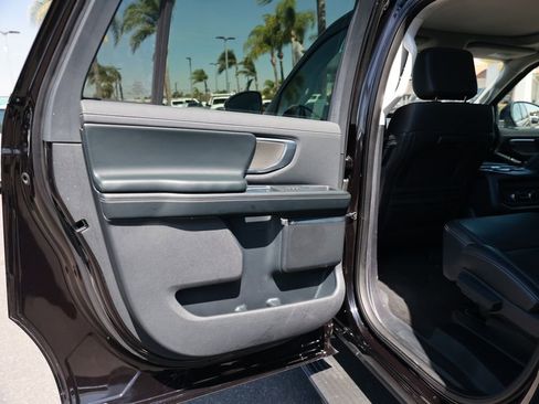 Used 2025 Ford Expedition Max Platinum AWD/4WD image 37