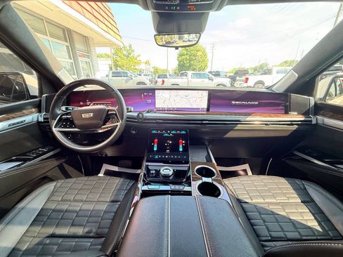 Used 2025 Cadillac Escalade Sport Platinum w/ LPO, ONYX Package AWD/4WD image 40