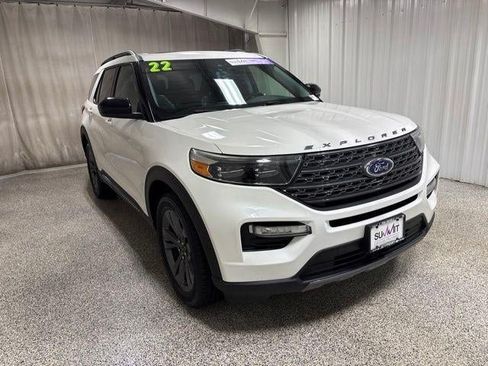 Used 2022 Ford Explorer XLT w/ Equipment Group 202A AWD/4WD image 3