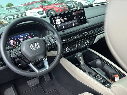 Used 2023 Honda Accord Touring image 13