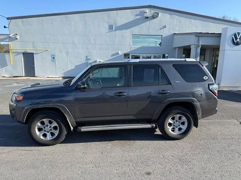 Used 2017 Toyota 4Runner SR5 Premium image 5