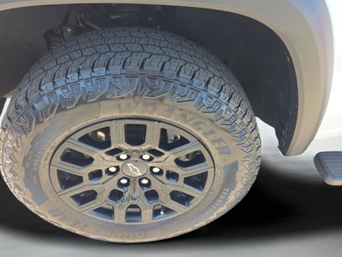 Used 2024 Chevrolet Colorado Trail Boss w/ Technology Package image 30