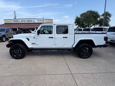 Used 2025 Jeep Gladiator Sport AWD/4WD image 4