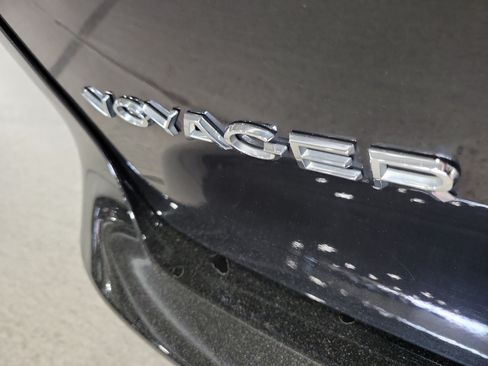 Used 2023 Chrysler Voyager LX FWD image 30