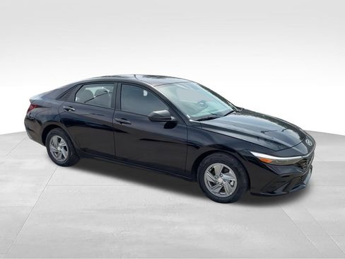 New 2026 Hyundai Elantra SE FWD image 6