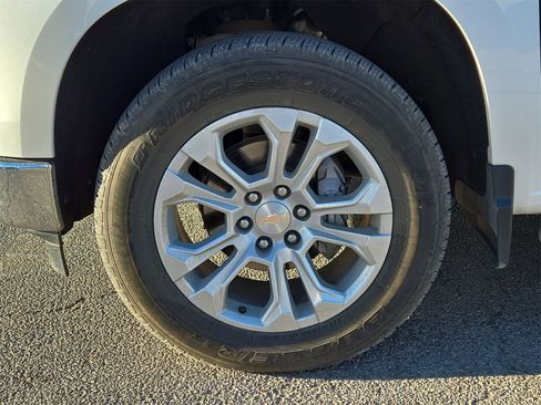 Used 2022 Chevrolet Silverado 1500 LTZ w/ Z71 Off-Road Package image 11