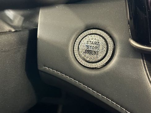 Used 2023 Toyota Highlander XLE FWD image 24