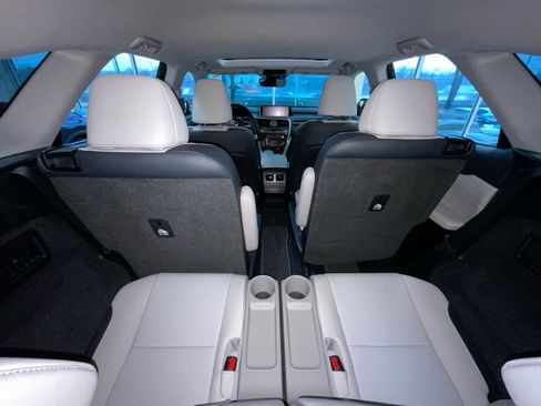 Used 2019 Lexus RX 350L Premium w/ Premium Package image 26