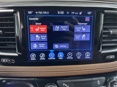 Used 2017 Chrysler Pacifica Limited FWD image 44