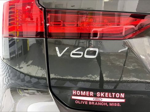 Used 2025 Volvo V60 B5 Cross Country Plus AWD/4WD image 14