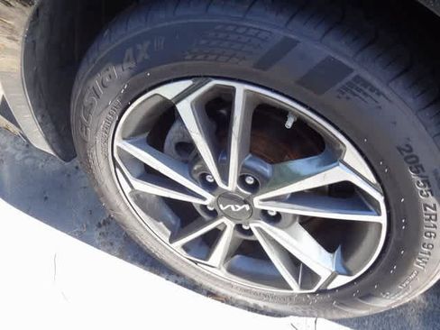Used 2023 Kia Forte LXS image 19