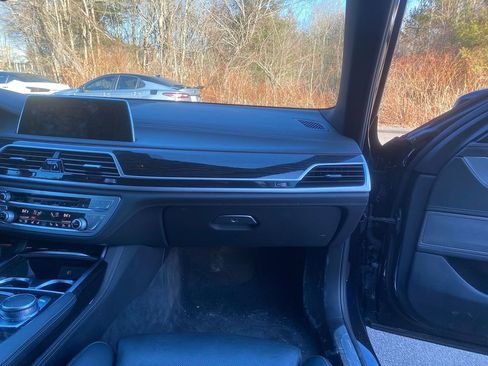 Used 2019 BMW 750i xDrive image 29