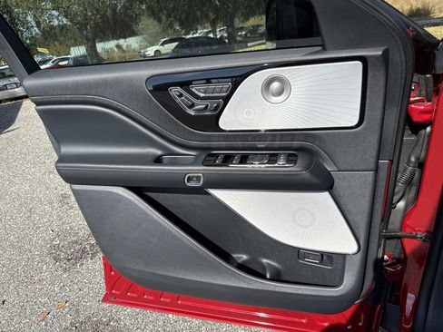 New 2025 Lincoln Aviator Reserve w/ Luxury Package image 18
