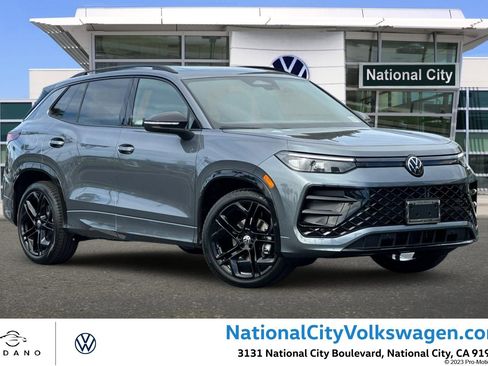 New 2026 Volkswagen Tiguan SE R-Line FWD image 1