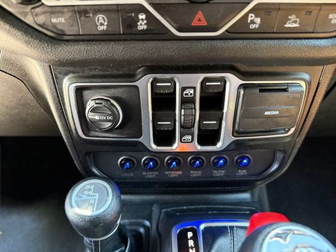 Used 2025 Jeep Wrangler Unlimited Sport AWD/4WD image 22