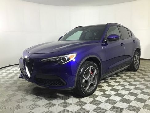 Used 2022 Alfa Romeo Stelvio Ti image 3