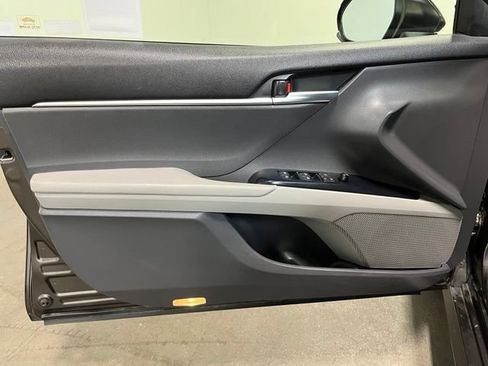 Used 2018 Toyota Camry LE FWD image 20