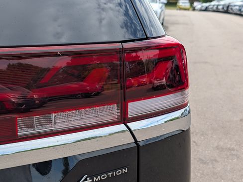 Certified 2025 Volkswagen Atlas SEL Premium R-Line AWD/4WD image 17