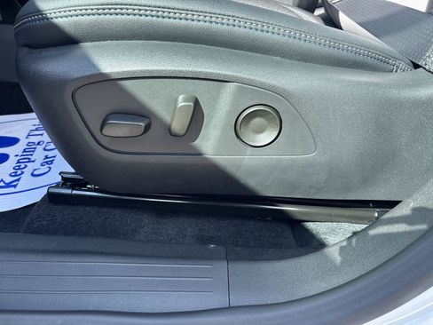 New 2026 Chevrolet Equinox EV LT image 15