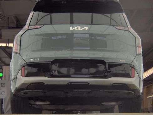 Certified 2024 Kia EV9 GT-Line AWD/4WD image 7