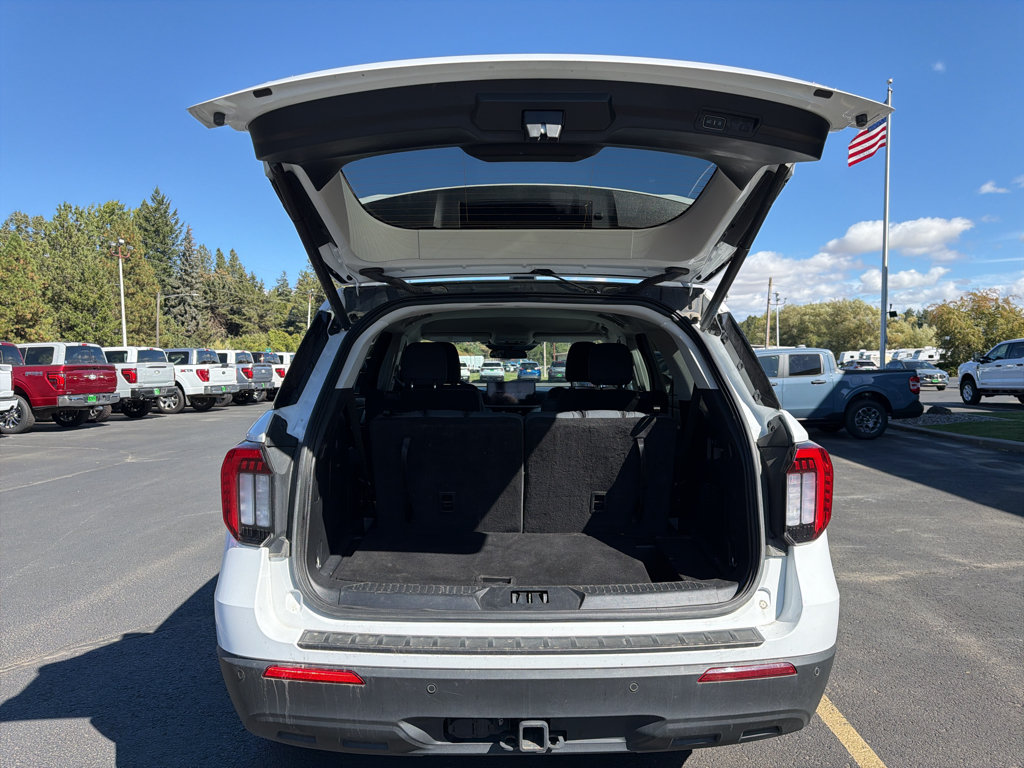 Used 2025 Ford Explorer Active AWD/4WD image 10